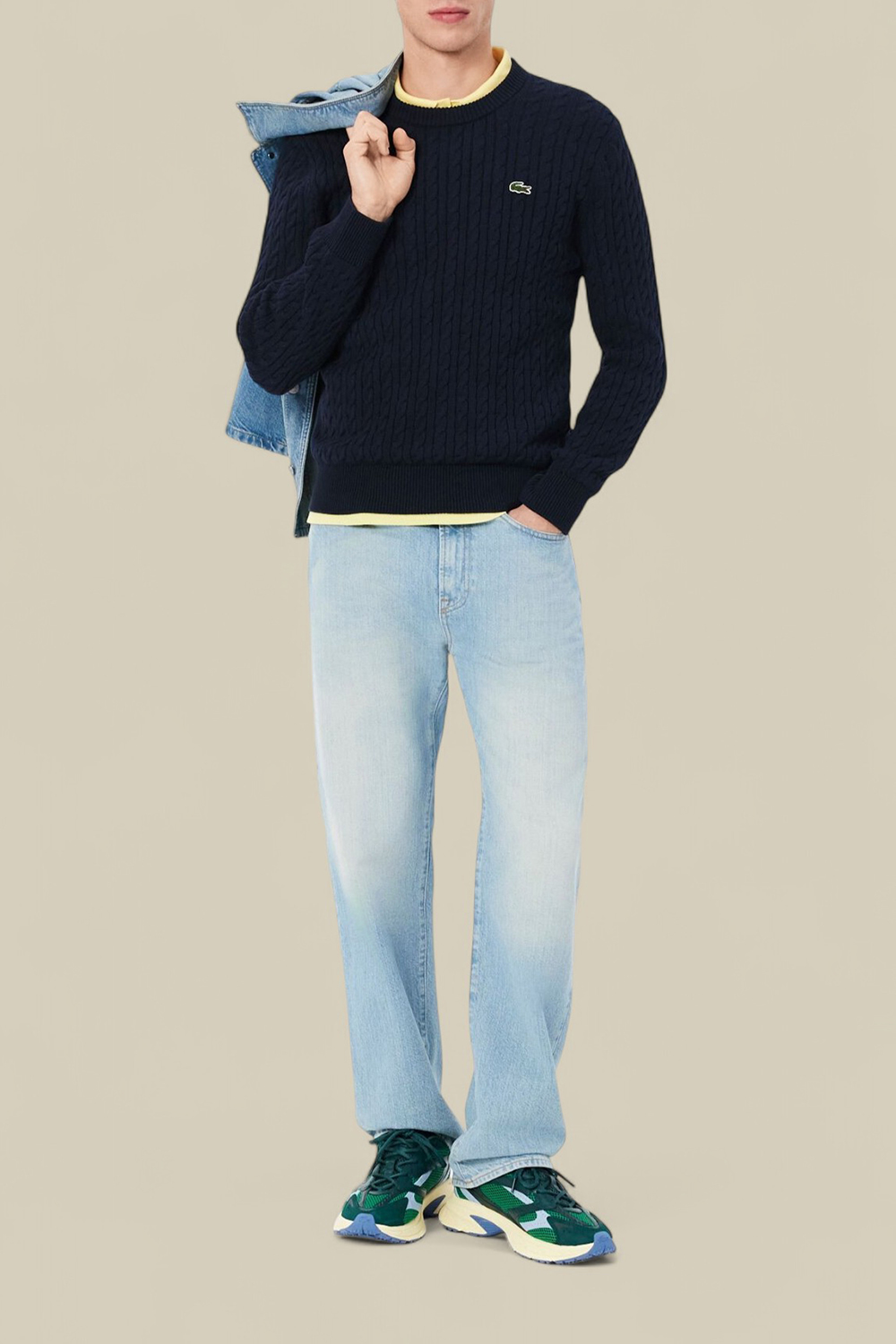 תמונת כל הלוק של סריג צמות